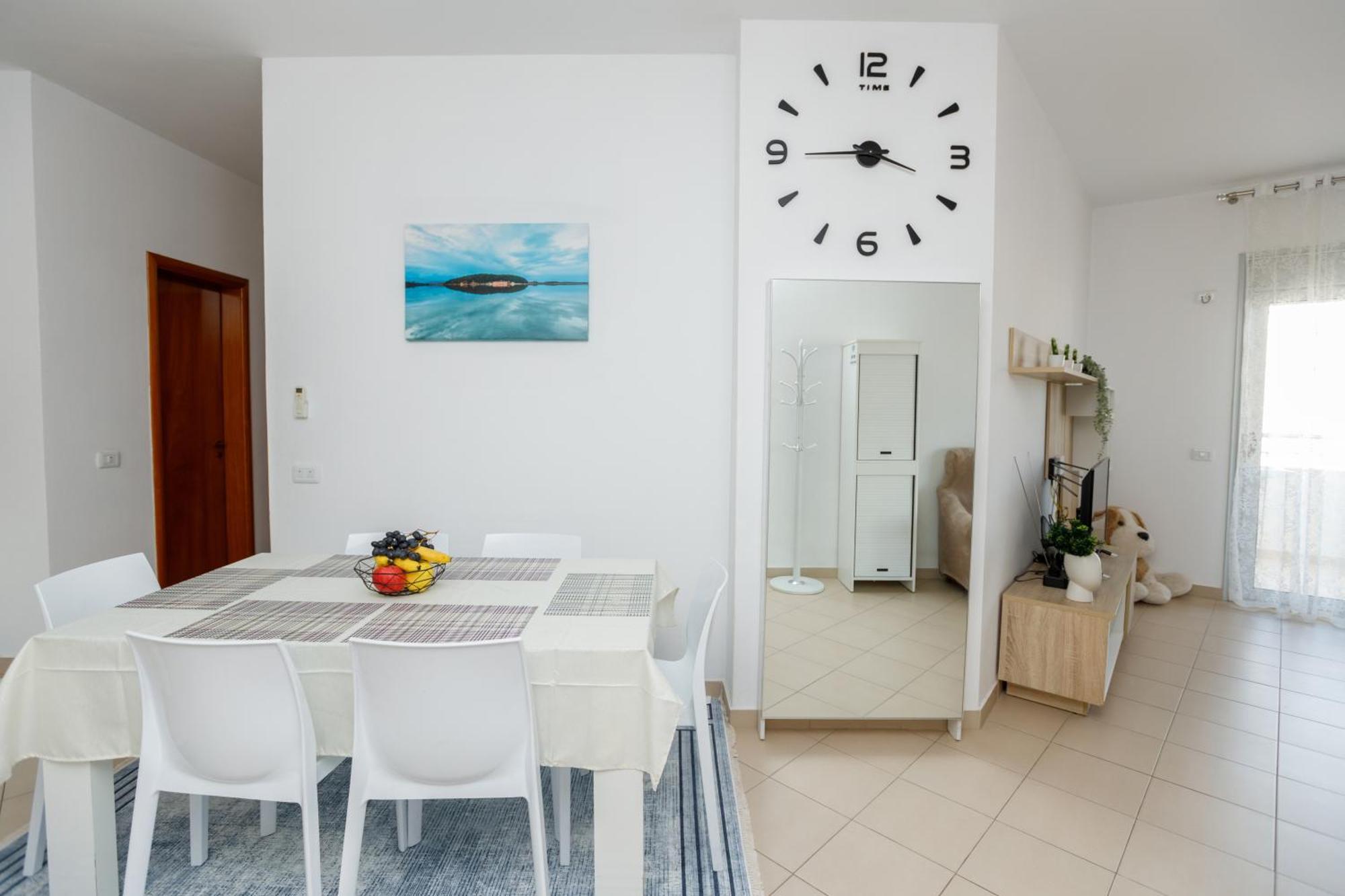 Gus Apartament Vlorë エクステリア 写真